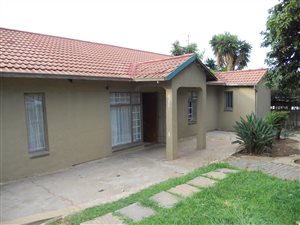 3 Bed House in Moffat View