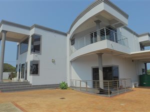 4 Bed House in Athlone Park
