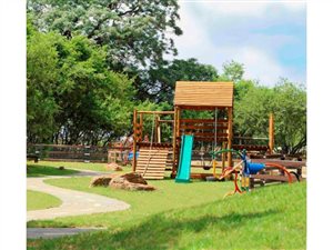 1306 m² Land available in Waterfall Country Estate