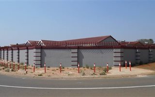 6 Bedroom Flat in Lenasia