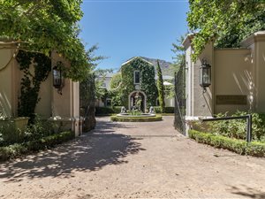2 ha Farm in Franschhoek