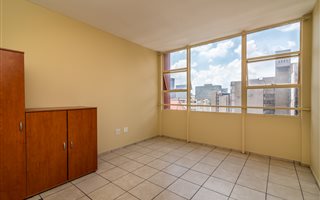 Bachelor apartment in Johannesburg Central