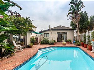 3 Bed House in Bantry Bay