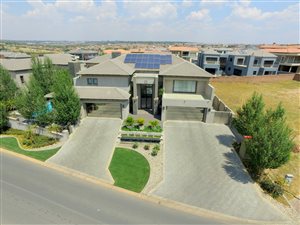 5 Bed House in Blue Valley Golf Estate