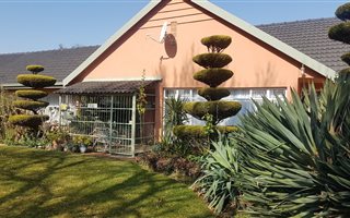 3 Bedroom House in Meiringspark