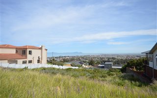 1548 m² Land available in Gordons Bay Central