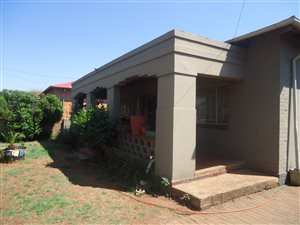 3 Bed House in Roodepoort North