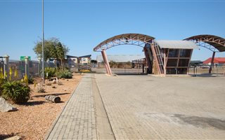 1855 m² Commercial space in Bendor