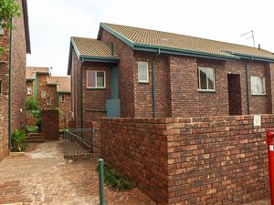 2 Bed Townhouse in Zwartkop