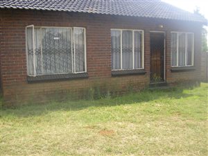 2 Bedroom House in Alra Park