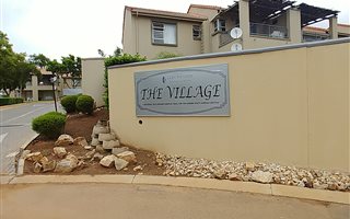 2 Bedroom Flat in Leeuwenhof Estate