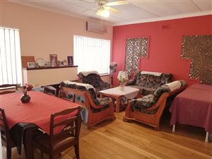 2 Bedroom Simplex in Pelham
