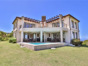 4 Bed House in Pezula Golf Estate