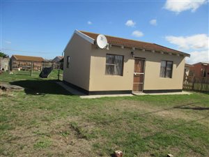 2 Bedroom House in Soweto On Sea