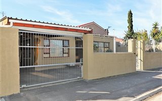 4 Bedroom House in Ruyterwacht