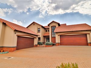 5 Bed House in Zwavelpoort