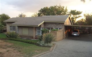 5 Bedroom House in Halfway House