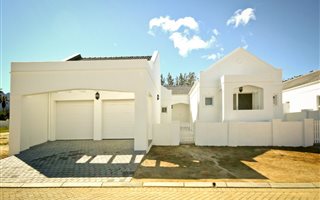 3 Bedroom House in Somerset West Central
