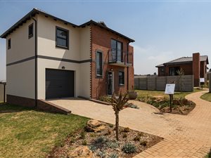4 Bed House in Roodepoort Central