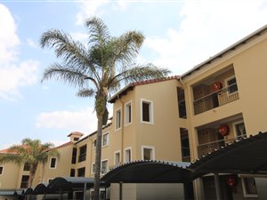 3 Bed Apartment in Halfway House