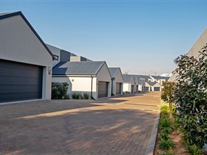 3 Bed Duplex in Paulshof