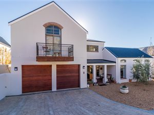 4 Bed House in Brandwacht