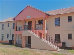 3 Bedroom Apartment in Grobler Park