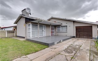 3 Bedroom House in Belmont Park