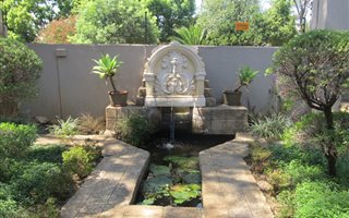 8 Bedroom House in Moreleta Park