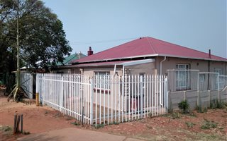 7 Bedroom House in Roodepoort North