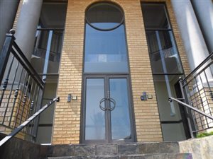 130 m² Office Space in Lyttelton Manor