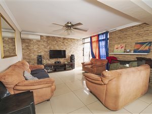 3 Bed Duplex in Whetstone