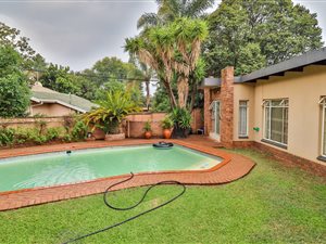 4 Bed House in Constantia Park