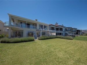 5 Bed House in Greenways Golf Estate