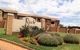 2 Bedroom Apartment in Mooikloof Ridge