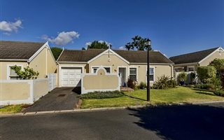 2 Bedroom House in Somerset West Central