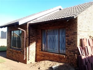 2 Bed House in Etwatwa