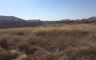 490 m² Land available in Neserhof