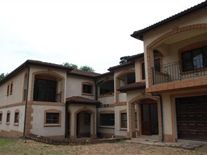 8 Bedroom House in Hatton Estate