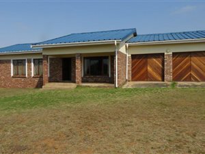 3 Bed House in Boggomsbaai