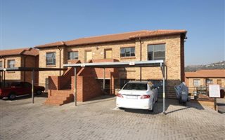 2 Bedroom Townhouse in Weltevreden Park