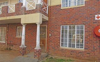 2 Bedroom Apartment in Ehrlich Park
