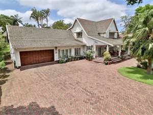 4 Bed House in Woodside