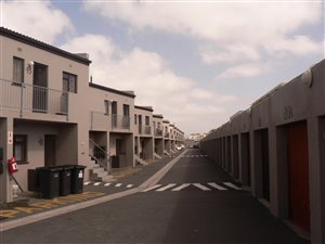 1 Bed Apartment in Klipdam