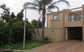 3 Bedroom Townhouse in Durbanville