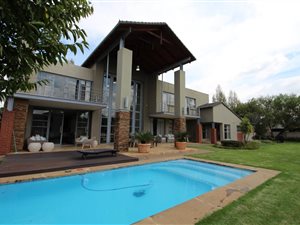 5 Bed House in Silver Lakes Golf Estate