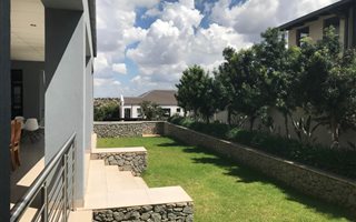 700 m² Office Space in Irene