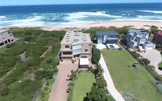 5 Bedroom House in Myoli Beach