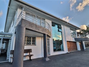 8 Bed House in Arena Park