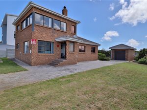 3 Bed House in Struisbaai